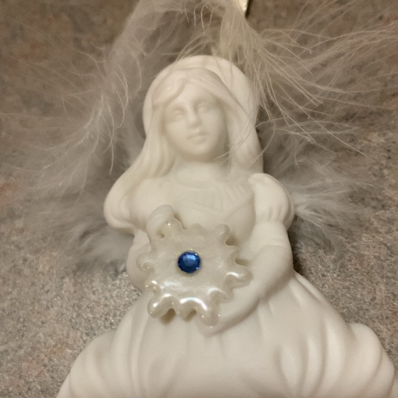 Roman, Inc. Porcelain Ornament - Winter’s Gift NIB - Picture 4 of 4